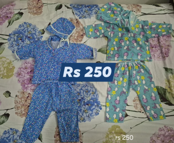 lot-de-vetement-pour-bebe-big-1